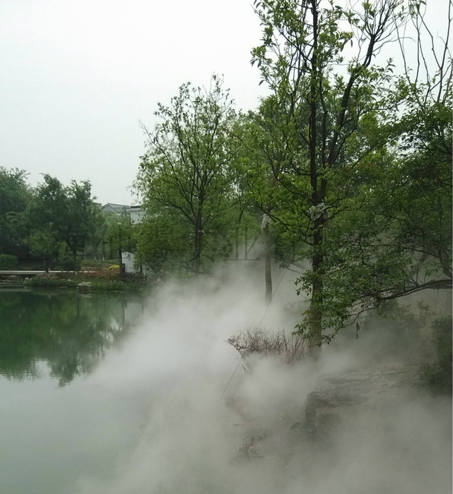 人工造雾工程,高压造雾机,高压造雾一体机,郑州现平流雾景观